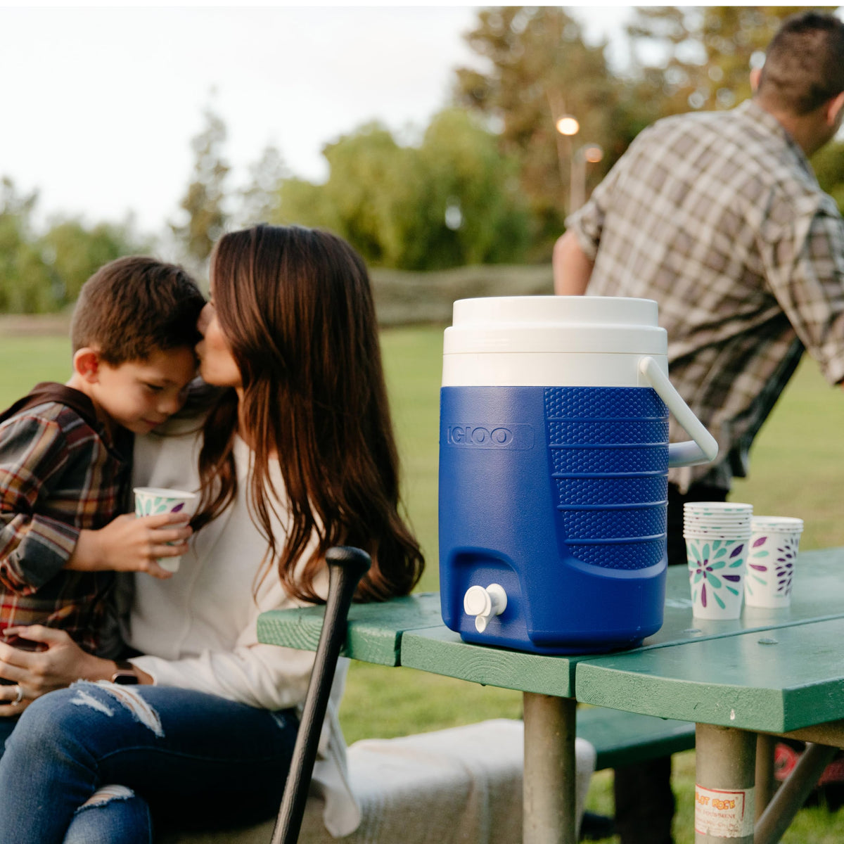 2 Gallon Insulated Portable Beverage Dispenser D5689